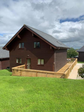 Retallack Resort 4 bedroom lodge - Hot Tub for hire on request -Pool & Spa